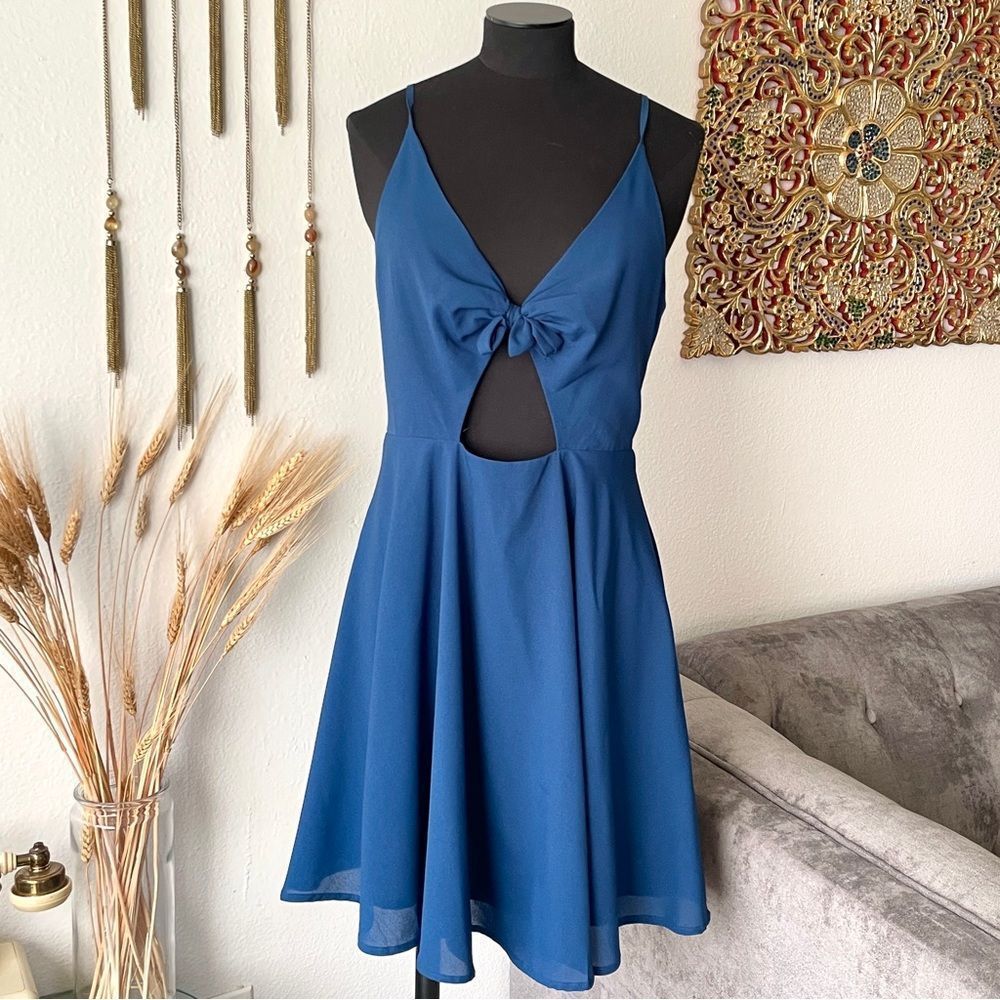 Kimchi Blue UO blue v-neck bow front cutout sleeveless mini dress
